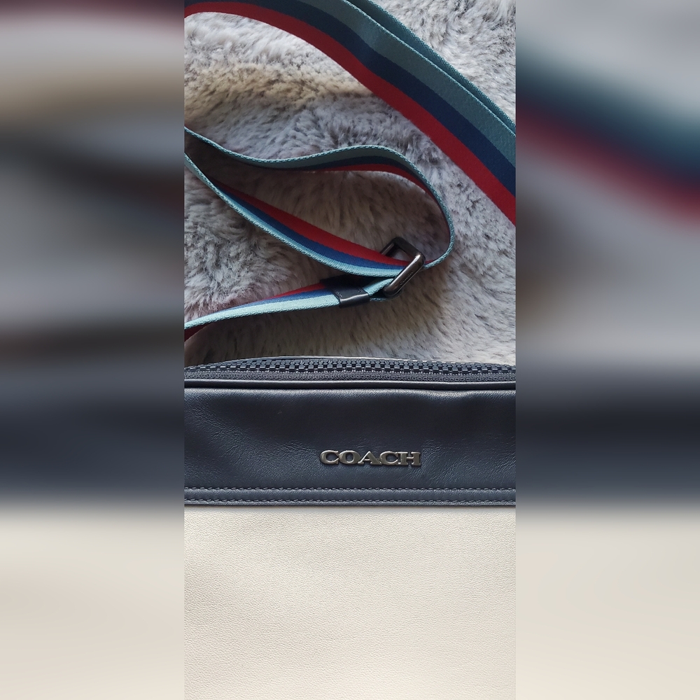 COACH Graham Crossbody Bag - Picture 5 of 14